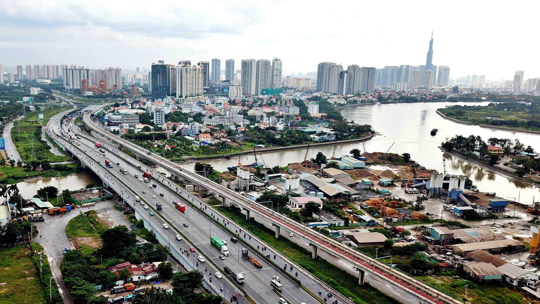 Khai thông đường, cầu để phát triển - Ảnh 1. Khai thông đường, cầu để phát triển - Ảnh 1.