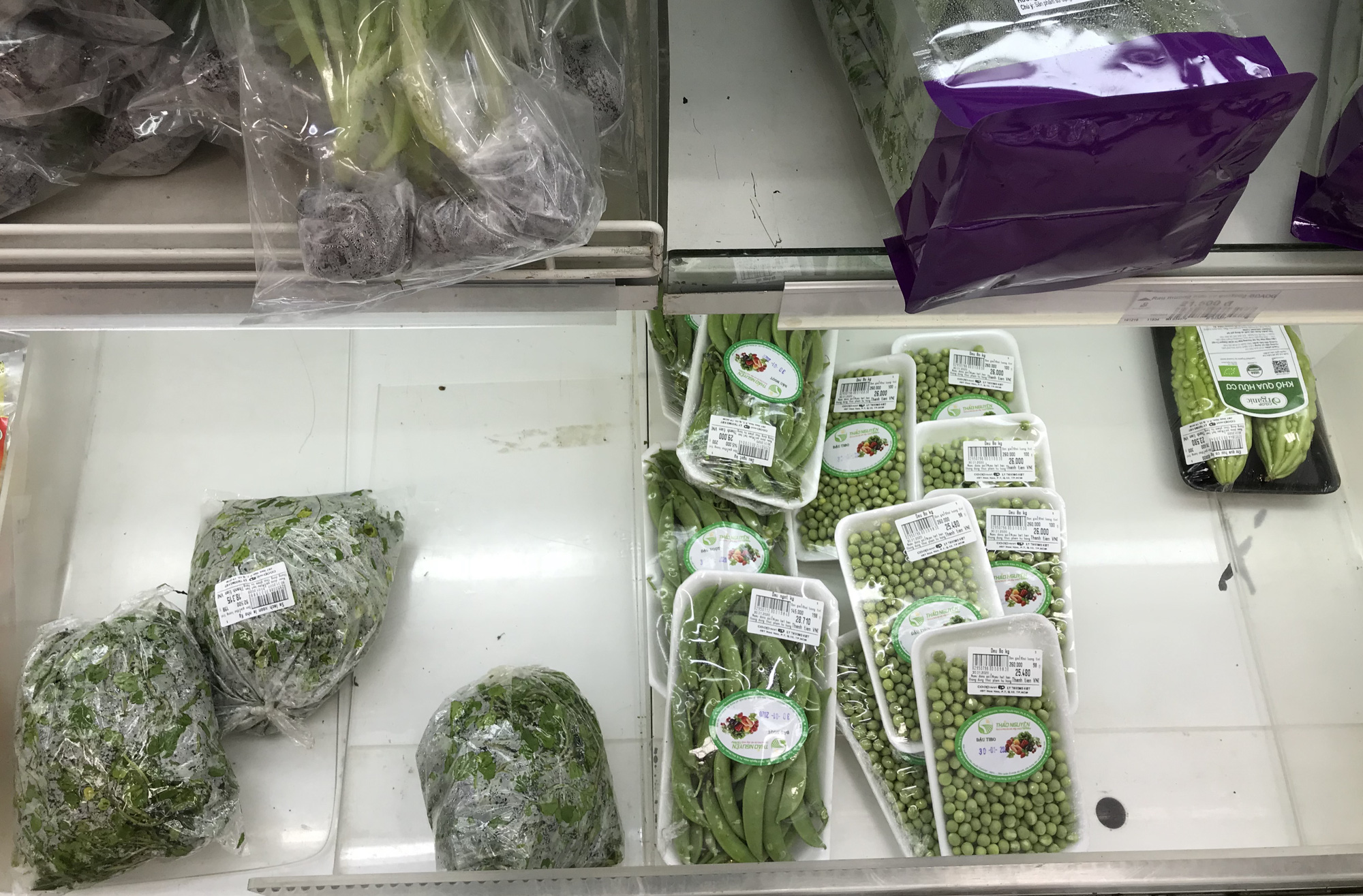 Siêu thị bắt đầu hoạt động lại bình thường sau Tết, mới sáng sớm, rau củ, sữa chua đã hết sạch - Ảnh 5. Siêu thị bắt đầu hoạt động lại bình thường sau Tết, mới sáng sớm, rau củ, sữa chua đã hết sạch - Ảnh 5.