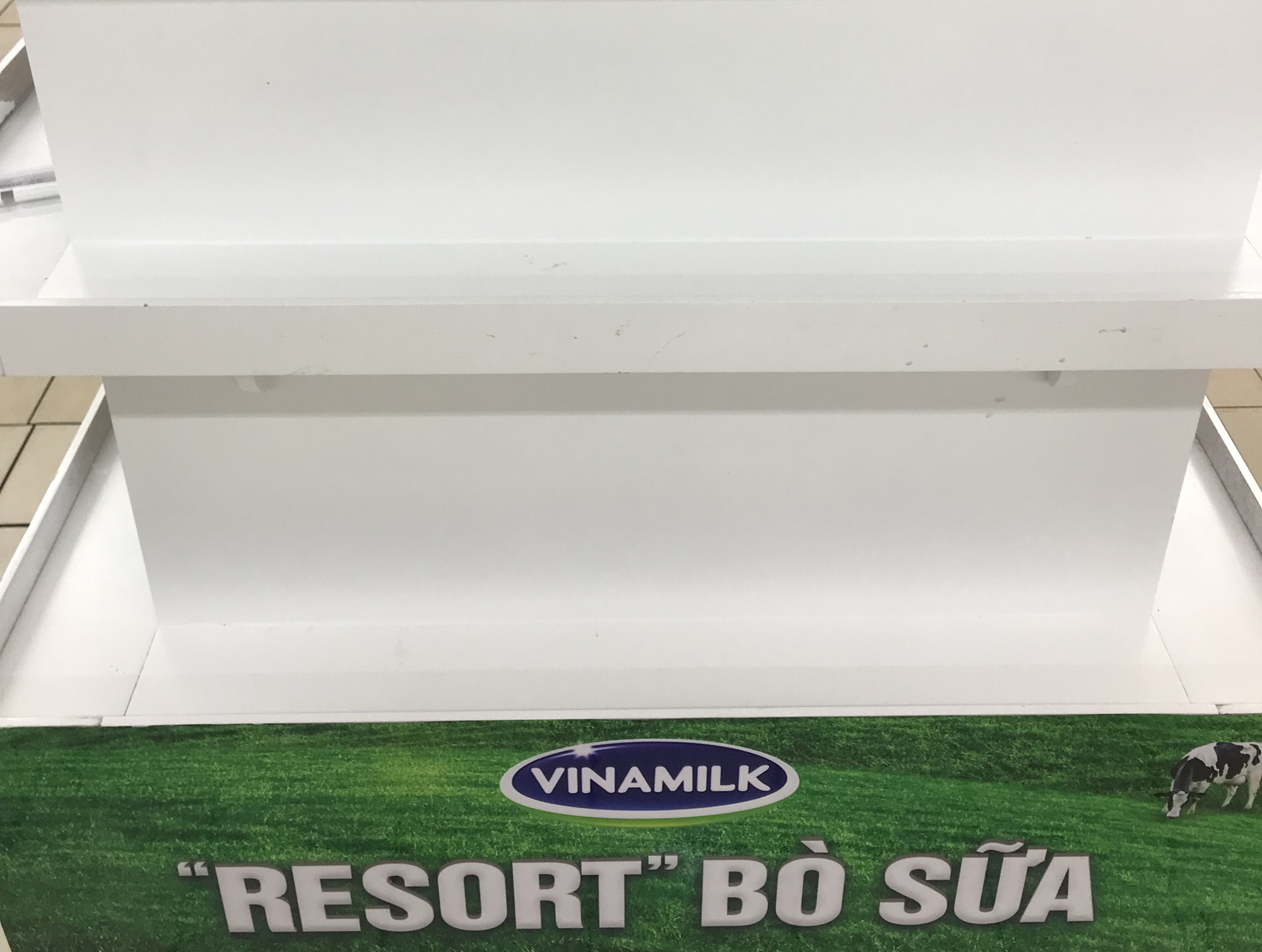 Siêu thị bắt đầu hoạt động lại bình thường sau Tết, mới sáng sớm, rau củ, sữa chua đã hết sạch - Ảnh 7. Siêu thị bắt đầu hoạt động lại bình thường sau Tết, mới sáng sớm, rau củ, sữa chua đã hết sạch - Ảnh 7.
