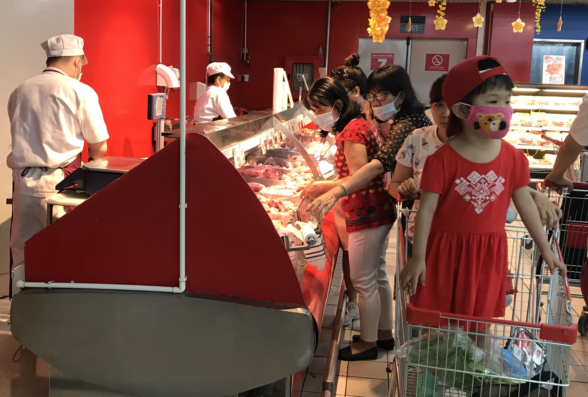 Nhập khẩu 100.000 tấn thịt heo gặp khó virus corona, giá heo hơi tiếp tục tuột dốc - Ảnh 2.