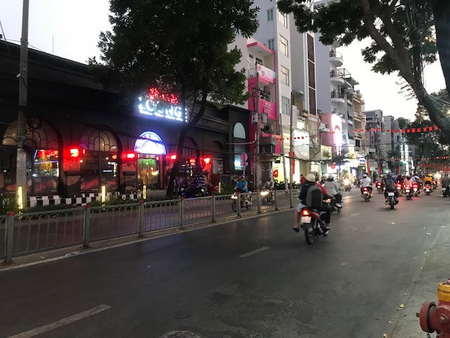 Đường phố TP HCM thông thoáng ngay giờ cao điểm - Ảnh 5.