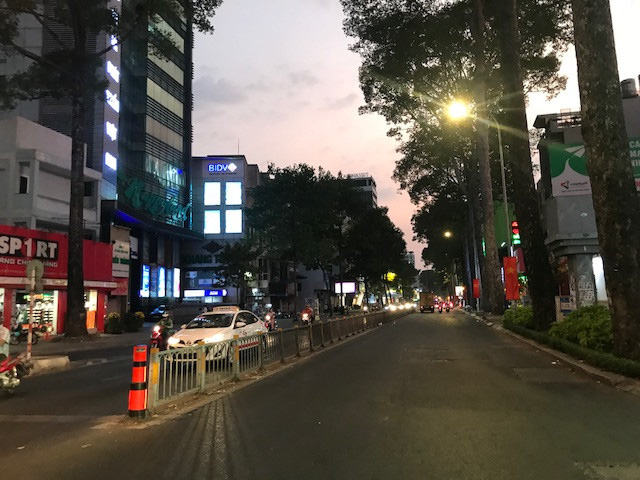 Đường phố TP HCM thông thoáng ngay giờ cao điểm - Ảnh 7.