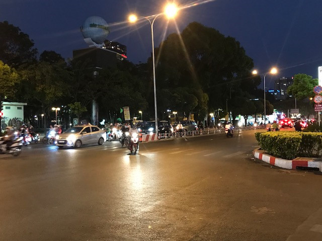 Đường phố TP HCM thông thoáng ngay giờ cao điểm - Ảnh 11.