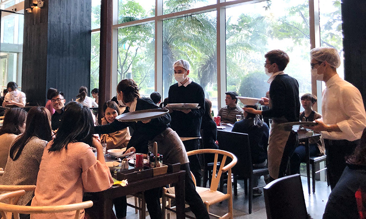 Doanh nghiệp Việt đối phó dịch viêm phổi Vũ Hán - Ảnh 1. Doanh nghiệp Việt đối phó dịch viêm phổi Vũ Hán - Ảnh 1.