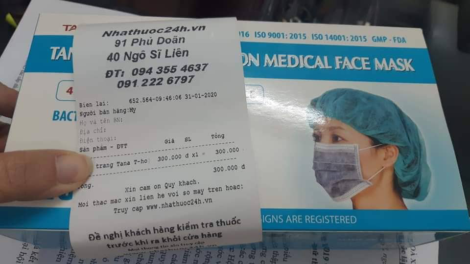 Hãi hùng cảnh tượng xô đẩy giành giật để mua khẩu trang y tế phòng dịch ngay tại Thủ đô - Ảnh 4. Hãi hùng cảnh tượng xô đẩy giành giật để mua khẩu trang y tế phòng dịch ngay tại Thủ đô - Ảnh 4.