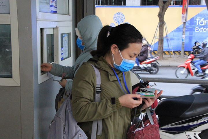 Hình ảnh khẩu trang 'đi muôn nơi' giữa đại dịch Corona - Ảnh 14. Hình ảnh khẩu trang 'đi muôn nơi' giữa đại dịch Corona - Ảnh 14.