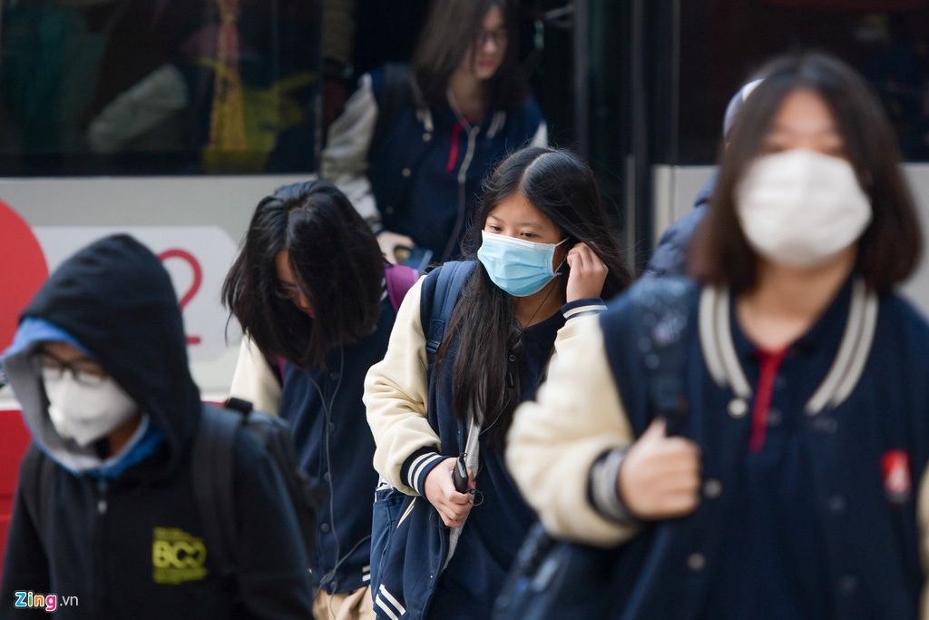 Học sinh Hà Nội đeo khẩu trang trong lớp phòng tránh virus corona - Ảnh 1. Học sinh Hà Nội đeo khẩu trang trong lớp phòng tránh virus corona - Ảnh 1.