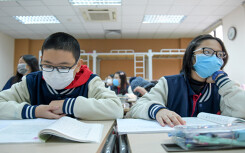 Học sinh Hà Nội đeo khẩu trang trong lớp phòng tránh virus corona