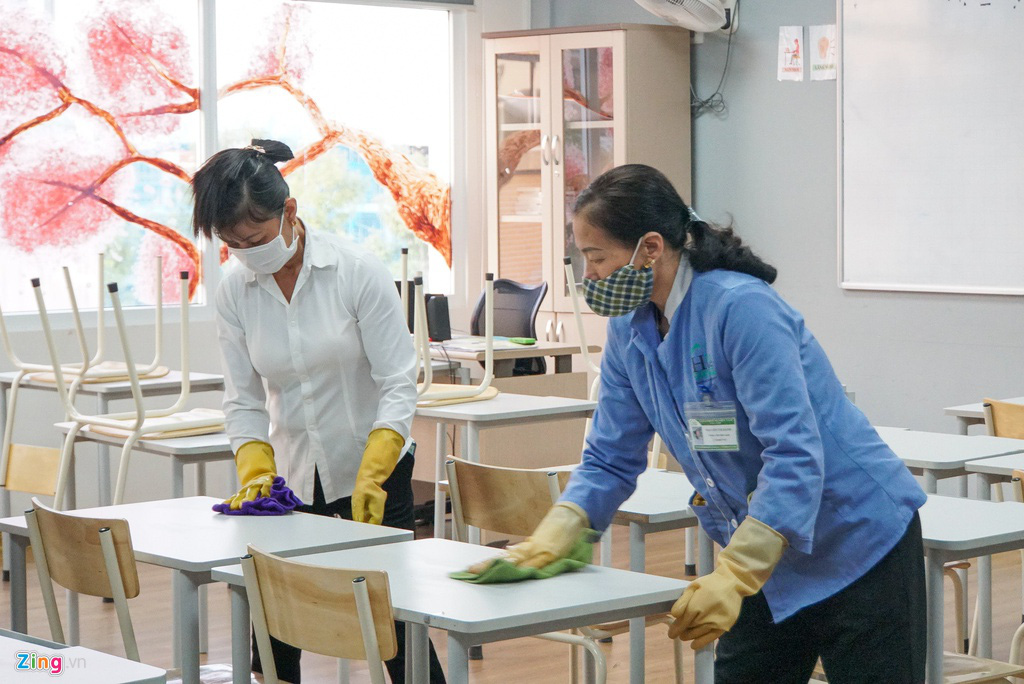 Học sinh Hà Nội đeo khẩu trang trong lớp phòng tránh virus corona - Ảnh 14. Học sinh Hà Nội đeo khẩu trang trong lớp phòng tránh virus corona - Ảnh 14.