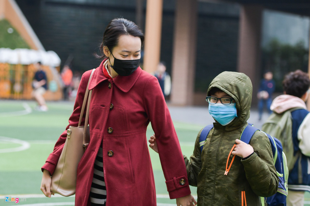 Học sinh Hà Nội đeo khẩu trang trong lớp phòng tránh virus corona - Ảnh 3. Học sinh Hà Nội đeo khẩu trang trong lớp phòng tránh virus corona - Ảnh 3.