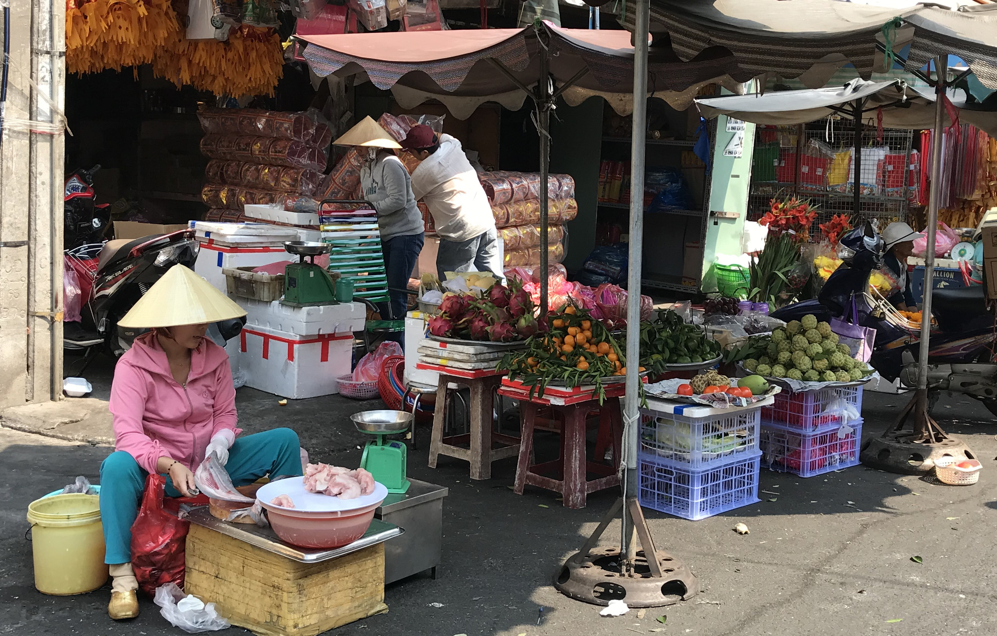 Hàng quán Sài Gòn còn ăn Tết, đóng cửa im ỉm, chưa khai trương dù đã bước qua mùng 7 - Ảnh 10.
