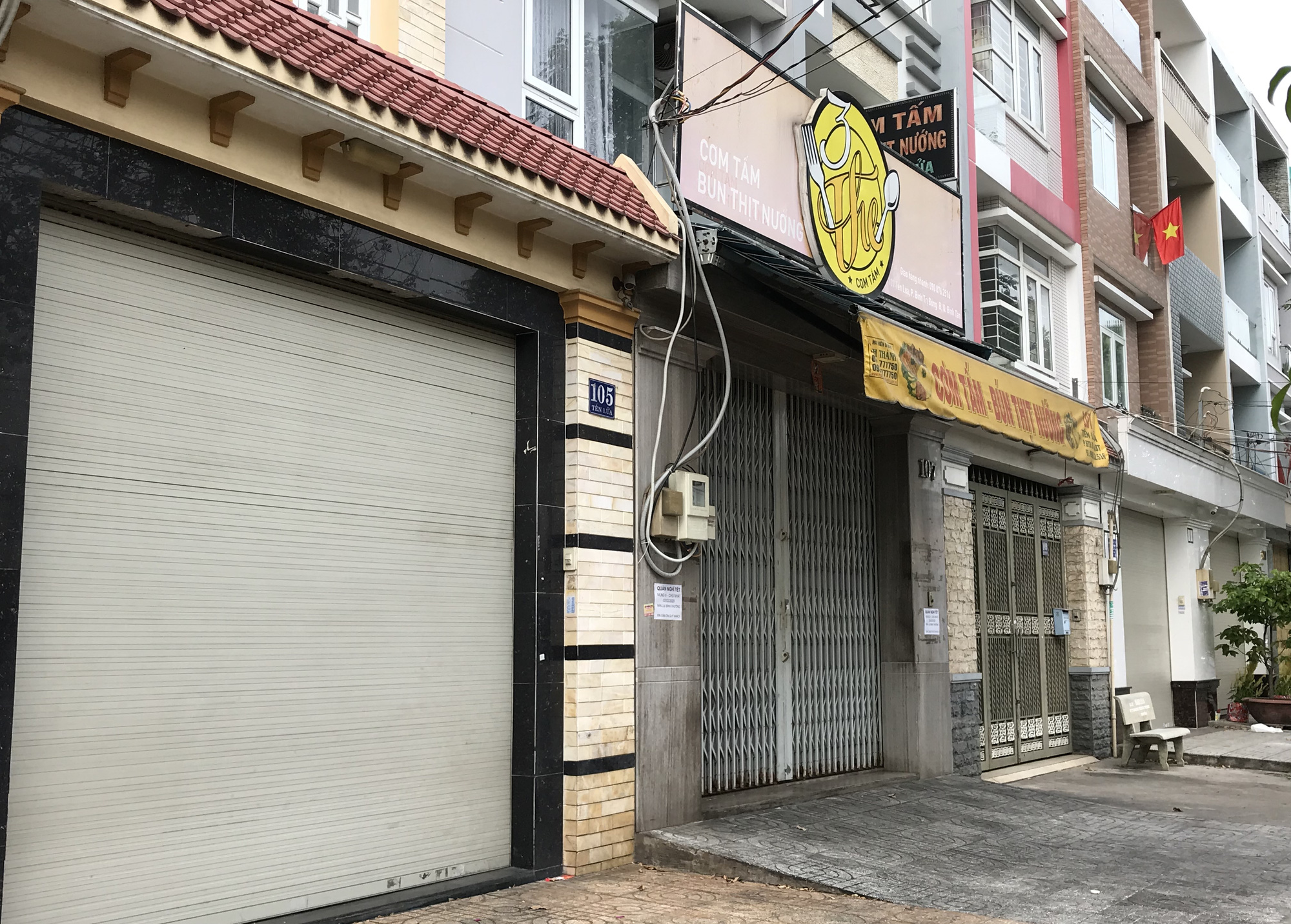 Hàng quán Sài Gòn còn ăn Tết, đóng cửa im ỉm, chưa khai trương dù đã bước qua mùng 7 - Ảnh 1.