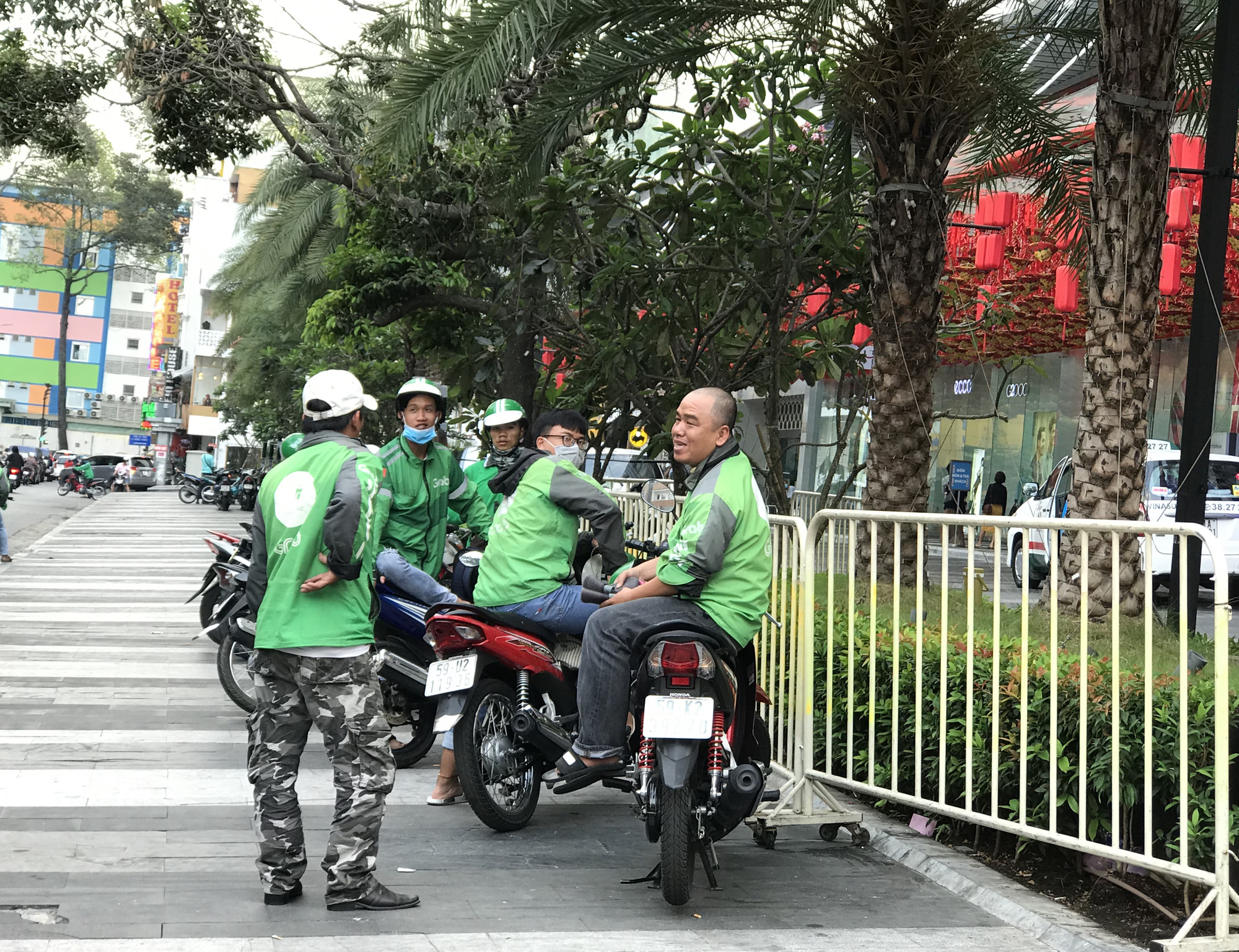 Hàng quán Sài Gòn còn ăn Tết, đóng cửa im ỉm, chưa khai trương dù đã bước qua mùng 7 - Ảnh 14.