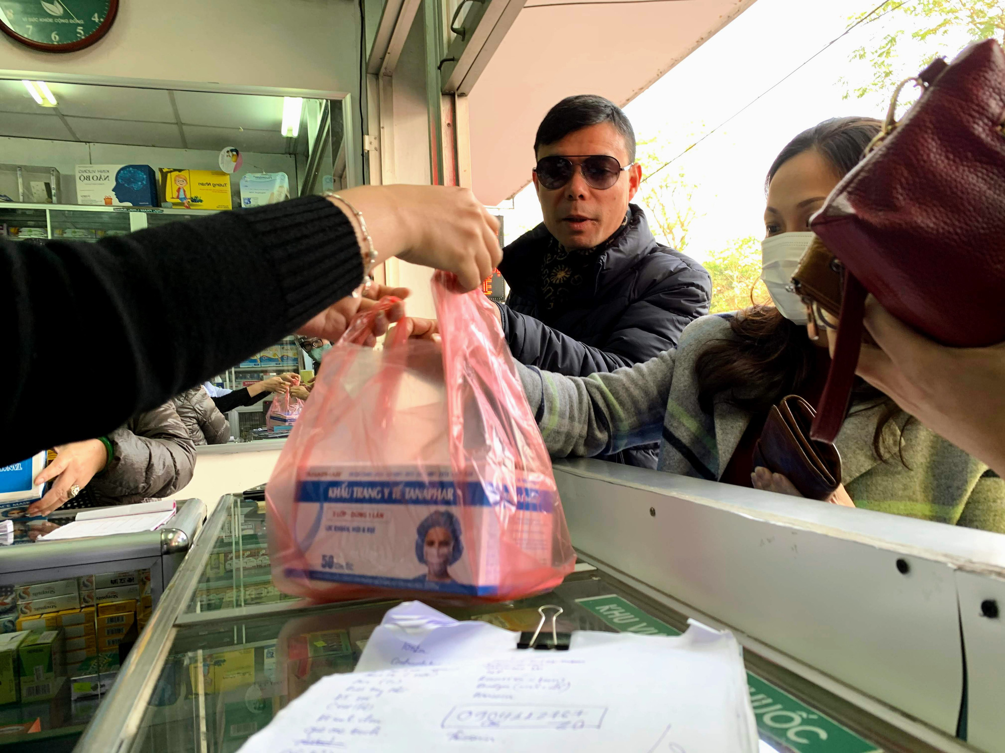 Hàng triệu khẩu trang kháng khuẩn sẽ được tung ra thị trường trong những ngày tới - Ảnh 2. Hàng triệu khẩu trang kháng khuẩn sẽ được tung ra thị trường trong những ngày tới - Ảnh 2.