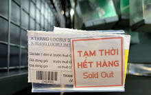Người Hà Nội gom sạch khẩu trang cùng nước rửa tay sát khuẩn, kệ hàng ở siêu thị, nhà thuốc trống trơn