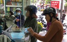 Không tranh thủ tăng giá, nhà thuốc này còn phát miễn phí khẩu trang giữa nỗi lo virus corona ở Đà Nẵng