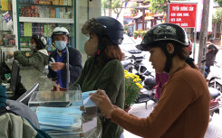 Không tranh thủ tăng giá, nhà thuốc này còn phát miễn phí khẩu trang giữa nỗi lo virus corona ở Đà Nẵng