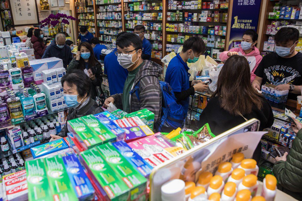 Tù nhân Hong Kong làm việc ngày đêm để sản xuất khẩu trang - Ảnh 2. Tù nhân Hong Kong làm việc ngày đêm để sản xuất khẩu trang - Ảnh 2.
