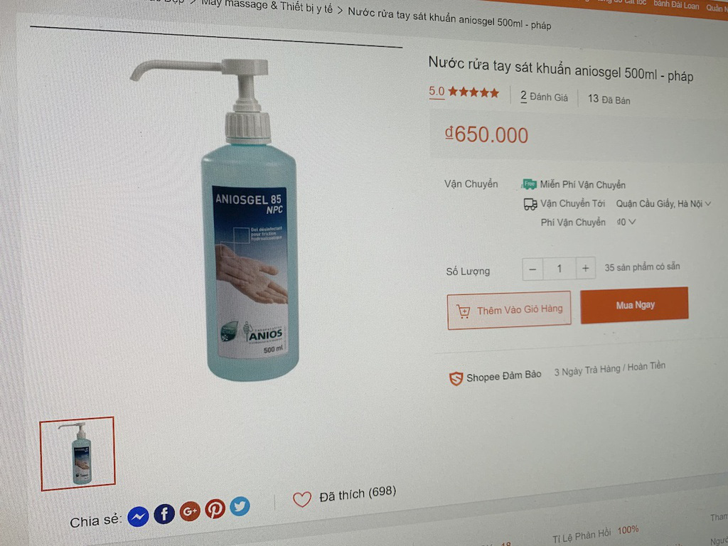 Nước rửa tay sát trùng cháy hàng trên mạng, giá tăng vài lần - Ảnh 1.