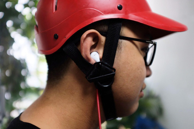 Tài xế Grab, Be 'méo mặt' với mức phạt lỗi đeo tai nghe mới - Ảnh 1. Tài xế Grab, Be 'méo mặt' với mức phạt lỗi đeo tai nghe mới - Ảnh 1.