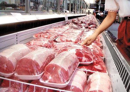Giá cả thị trường hôm nay 4/1: VinMart khuyến mãi thịt bò giữa lúc giá thịt heo tại chợ giảm sâu đến 20.000 đồng/kg nhưng ế ẩm - Ảnh 1. Giá cả thị trường hôm nay 4/1: VinMart khuyến mãi thịt bò giữa lúc giá thịt heo tại chợ giảm sâu đến 20.000 đồng/kg nhưng ế ẩm - Ảnh 1.
