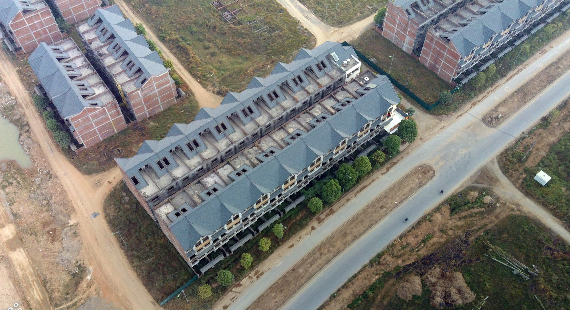 Khu đô thị Kim Chung - Di Trạch gần đường sắt đô thị Nhổn - ga Hà Nội bỏ hoang thập kỉ thi công trở lại - Ảnh 4.