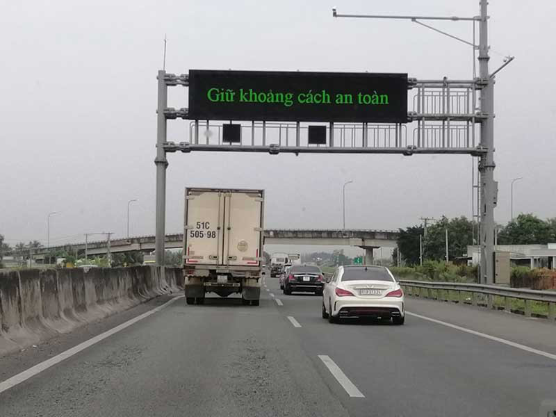 Cần thu phí trở lại cao tốc TP HCM -Trung Lương - Ảnh 2.