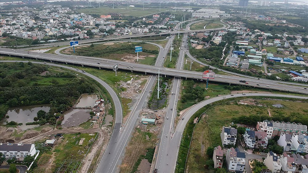 Khi đầu tàu kinh tế thiếu… 'nhiên liệu' - Ảnh 1.