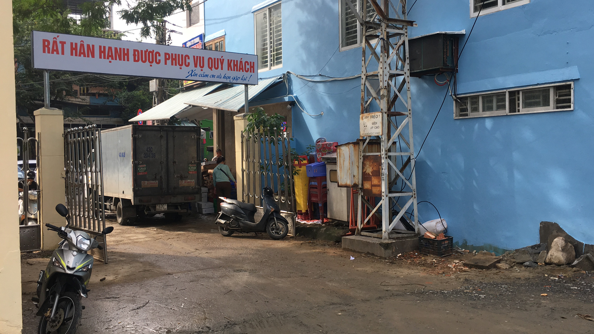 Bãi đỗ ô tô tạm khoảng 300 chỗ trung tâm Đà Nẵng hoạt động trước Tết Canh Tý 2020 - Ảnh 7. Bãi đỗ ô tô tạm khoảng 300 chỗ trung tâm Đà Nẵng hoạt động trước Tết Canh Tý 2020 - Ảnh 7.