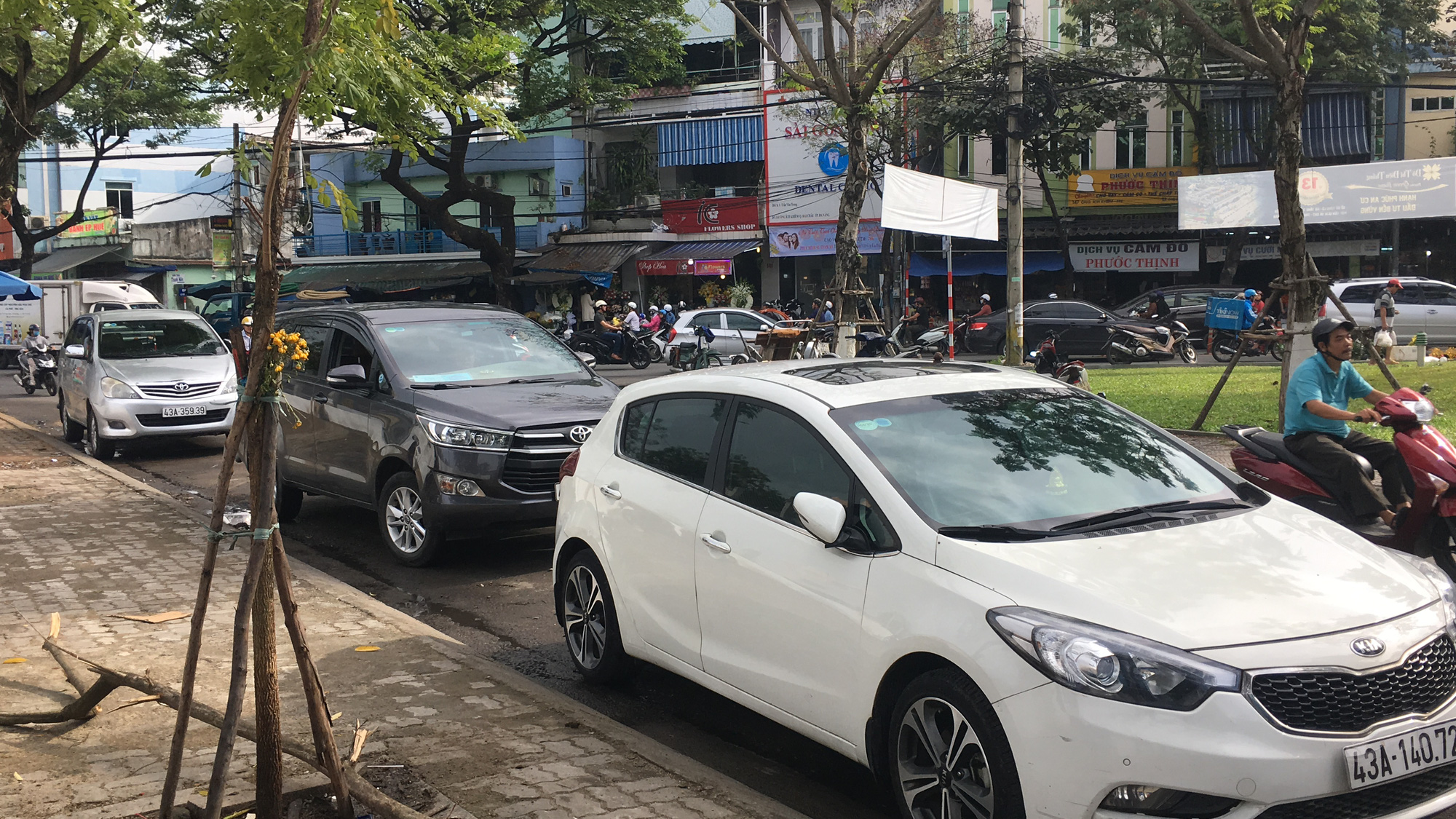 Bãi đỗ ô tô tạm khoảng 300 chỗ trung tâm Đà Nẵng hoạt động trước Tết Canh Tý 2020 - Ảnh 9. Bãi đỗ ô tô tạm khoảng 300 chỗ trung tâm Đà Nẵng hoạt động trước Tết Canh Tý 2020 - Ảnh 9.