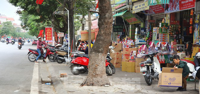 Hàng loạt Chủ tịch phường, quận của Hải Phòng bị phê bình vì vỉa hè bị lấn chiếm - Ảnh 8. Hàng loạt Chủ tịch phường, quận của Hải Phòng bị phê bình vì vỉa hè bị lấn chiếm - Ảnh 8.