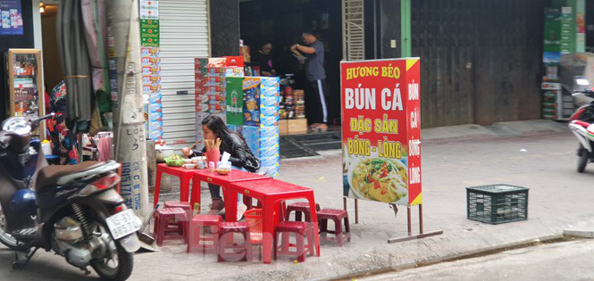 Hàng loạt Chủ tịch phường, quận của Hải Phòng bị phê bình vì vỉa hè bị lấn chiếm - Ảnh 5. Hàng loạt Chủ tịch phường, quận của Hải Phòng bị phê bình vì vỉa hè bị lấn chiếm - Ảnh 5.