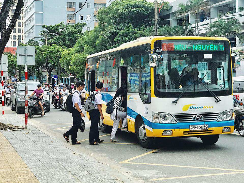 Xe buýt trợ giá Đà Nẵng mở trễ và đóng tuyến sớm dịp Tết Canh Tý 2020 - Ảnh 1.