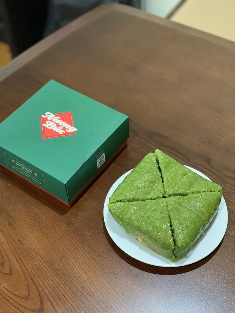 Bánh chưng tăng giá mạnh vì thịt heo, có loại 170.000 đồng/cái - Ảnh 1. Bánh chưng tăng giá mạnh vì thịt heo, có loại 170.000 đồng/cái - Ảnh 1.