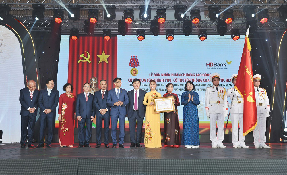 Bí thư Thành ủy Nguyễn Thiện Nhân: HDBank hãy trở thành ngân hàng hạnh phúc - Ảnh 1. Bí thư Thành ủy Nguyễn Thiện Nhân: HDBank hãy trở thành ngân hàng hạnh phúc - Ảnh 1.