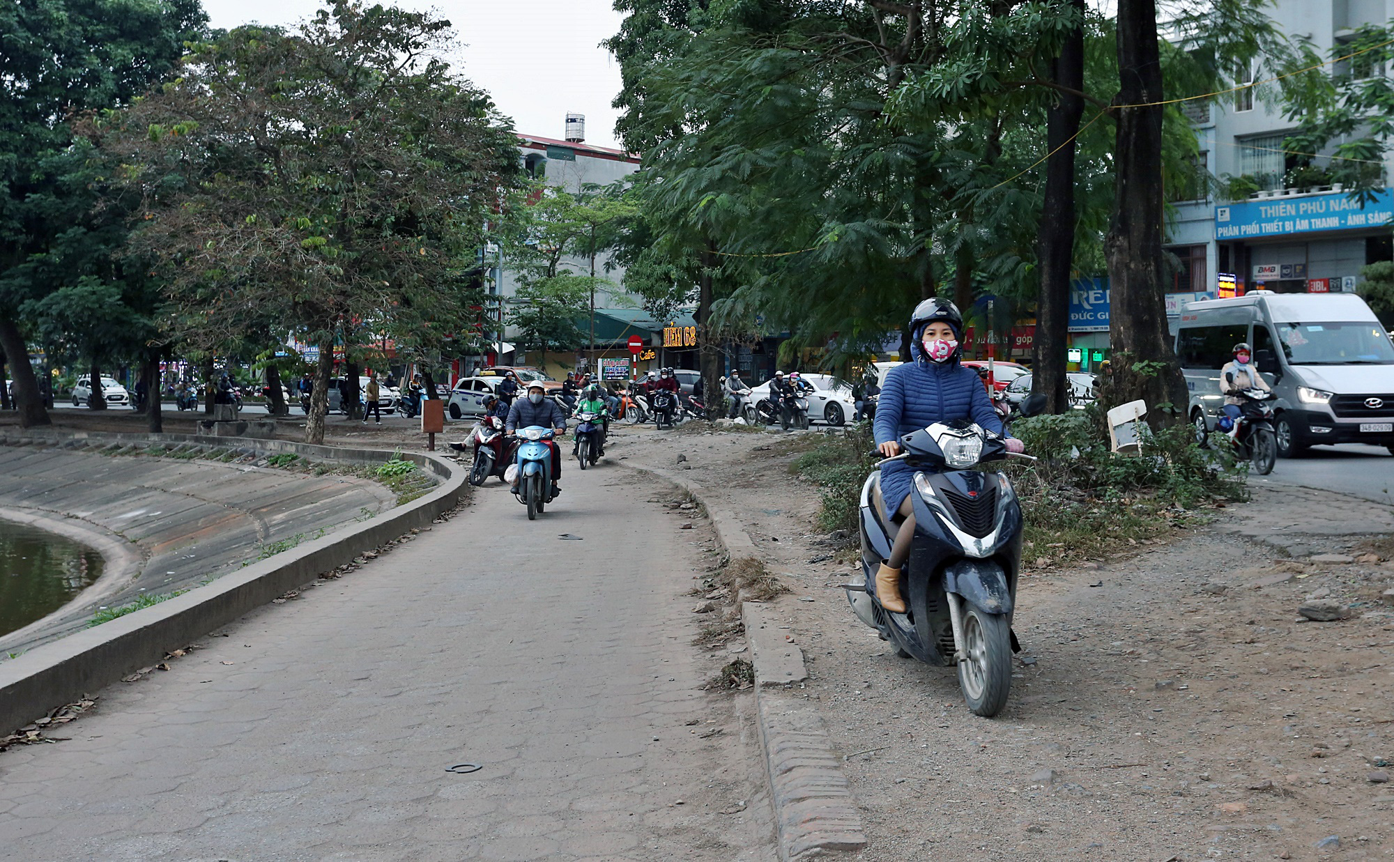 200m đường dang dở 'bóp nghẹt' giao thông khu Linh Đàm hơn hai thập kỉ - Ảnh 10. 200m đường dang dở 'bóp nghẹt' giao thông khu Linh Đàm hơn hai thập kỉ - Ảnh 10.