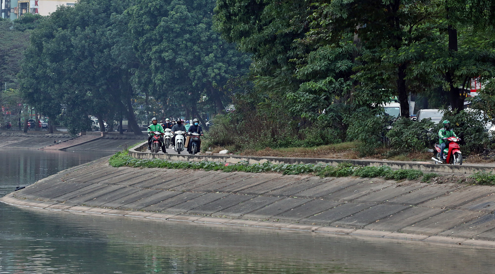 200m đường dang dở 'bóp nghẹt' giao thông khu Linh Đàm hơn hai thập kỉ - Ảnh 11. 200m đường dang dở 'bóp nghẹt' giao thông khu Linh Đàm hơn hai thập kỉ - Ảnh 11.