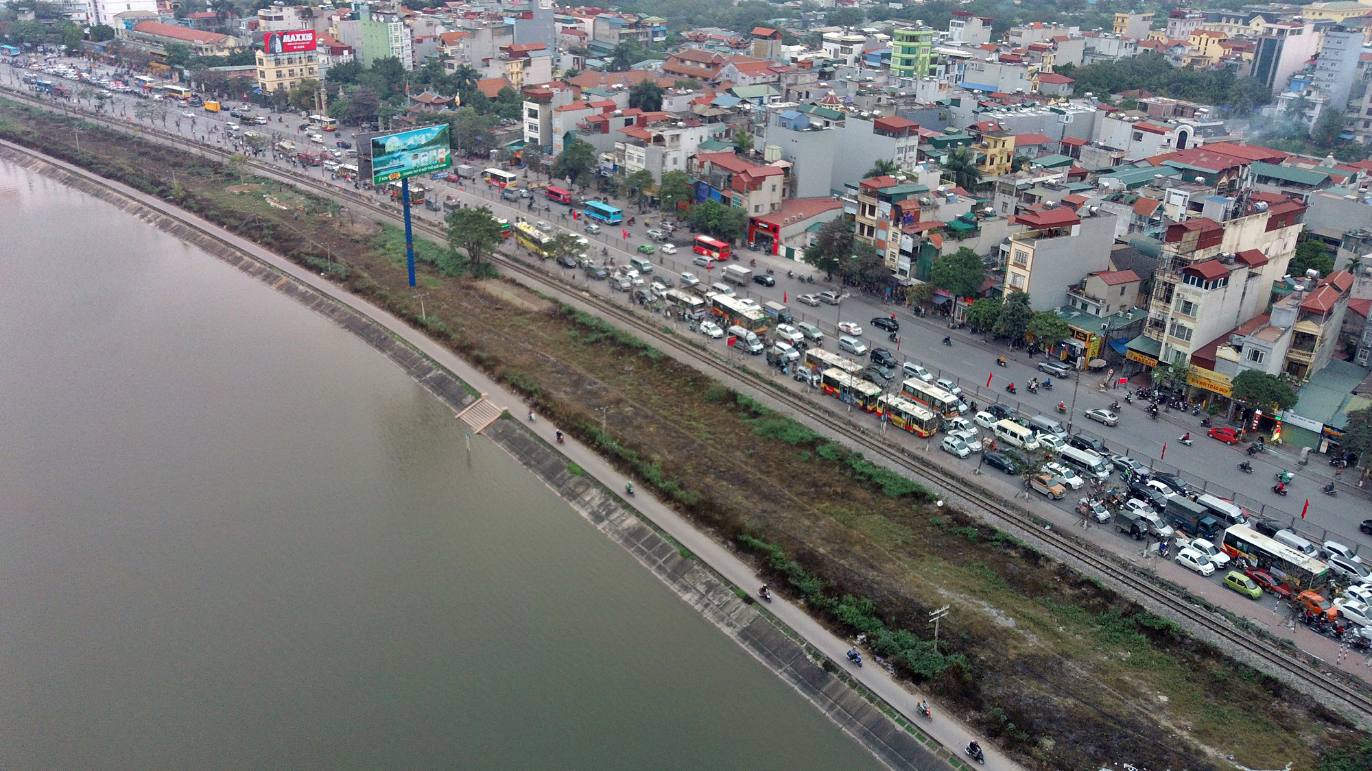 200m đường dang dở 'bóp nghẹt' giao thông khu Linh Đàm hơn hai thập kỉ - Ảnh 13. 200m đường dang dở 'bóp nghẹt' giao thông khu Linh Đàm hơn hai thập kỉ - Ảnh 13.