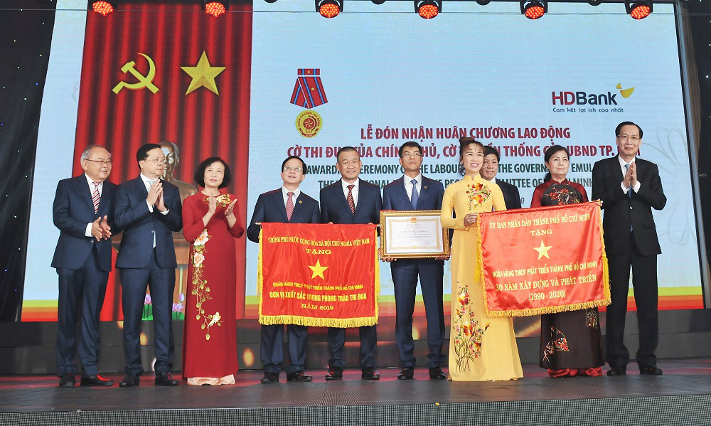 Bí thư Thành ủy Nguyễn Thiện Nhân: HDBank hãy trở thành ngân hàng hạnh phúc - Ảnh 3. Bí thư Thành ủy Nguyễn Thiện Nhân: HDBank hãy trở thành ngân hàng hạnh phúc - Ảnh 3.