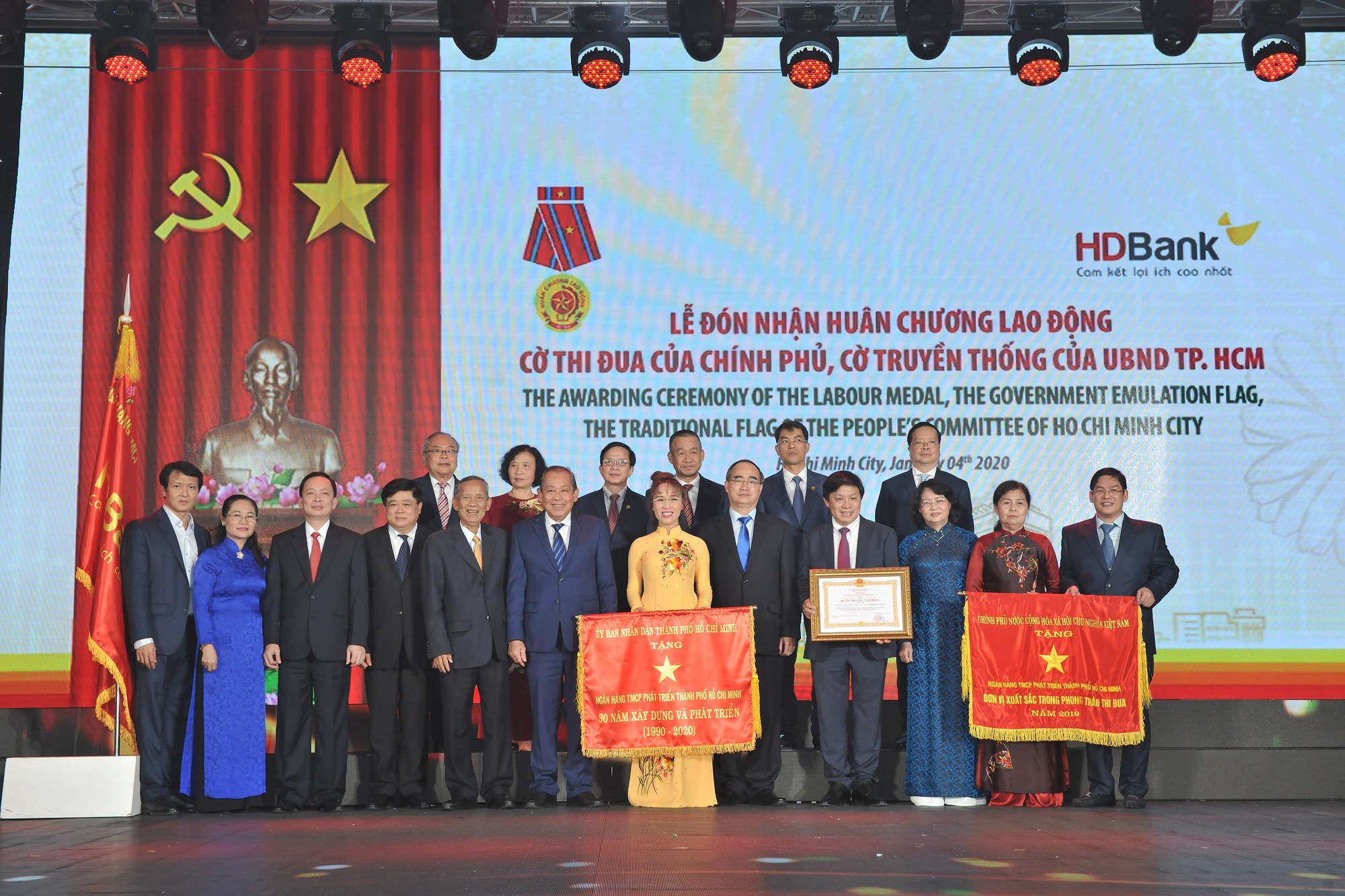 HDBank kỉ niệm 30 năm hoạt động: Ngày hội lớn hơn của 16.000 CBNV - Ảnh 3. HDBank kỉ niệm 30 năm hoạt động: Ngày hội lớn hơn của 16.000 CBNV - Ảnh 3.