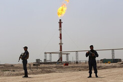 Ngành dầu mỏ nín thở trước cơn giận của Iran