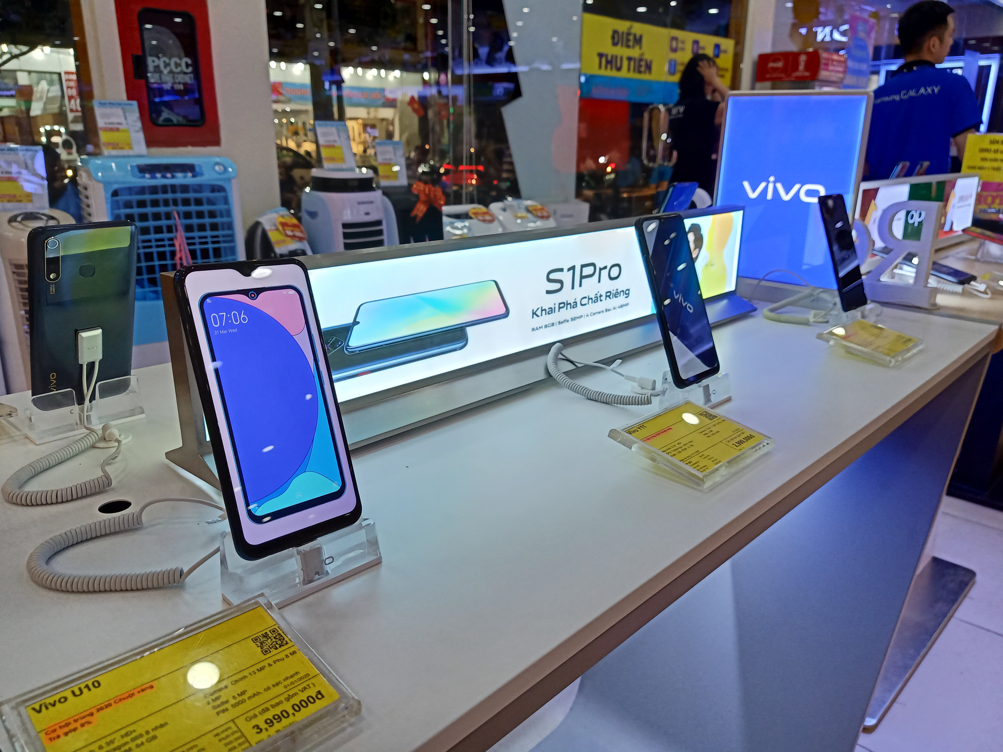 Điện thoại giảm giá tuần này: Android có nhiều ưu đãi hơn iPhone - Ảnh 4. Điện thoại giảm giá tuần này: Android có nhiều ưu đãi hơn iPhone - Ảnh 4.