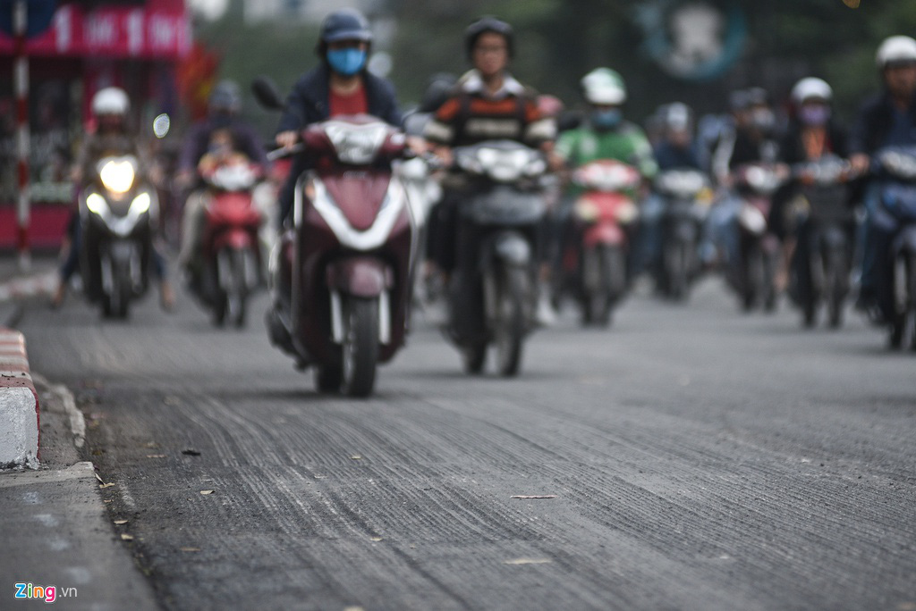 Đường phố bị lật tung lên sửa chữa dịp cuối năm - Ảnh 7. Đường phố bị lật tung lên sửa chữa dịp cuối năm - Ảnh 7.