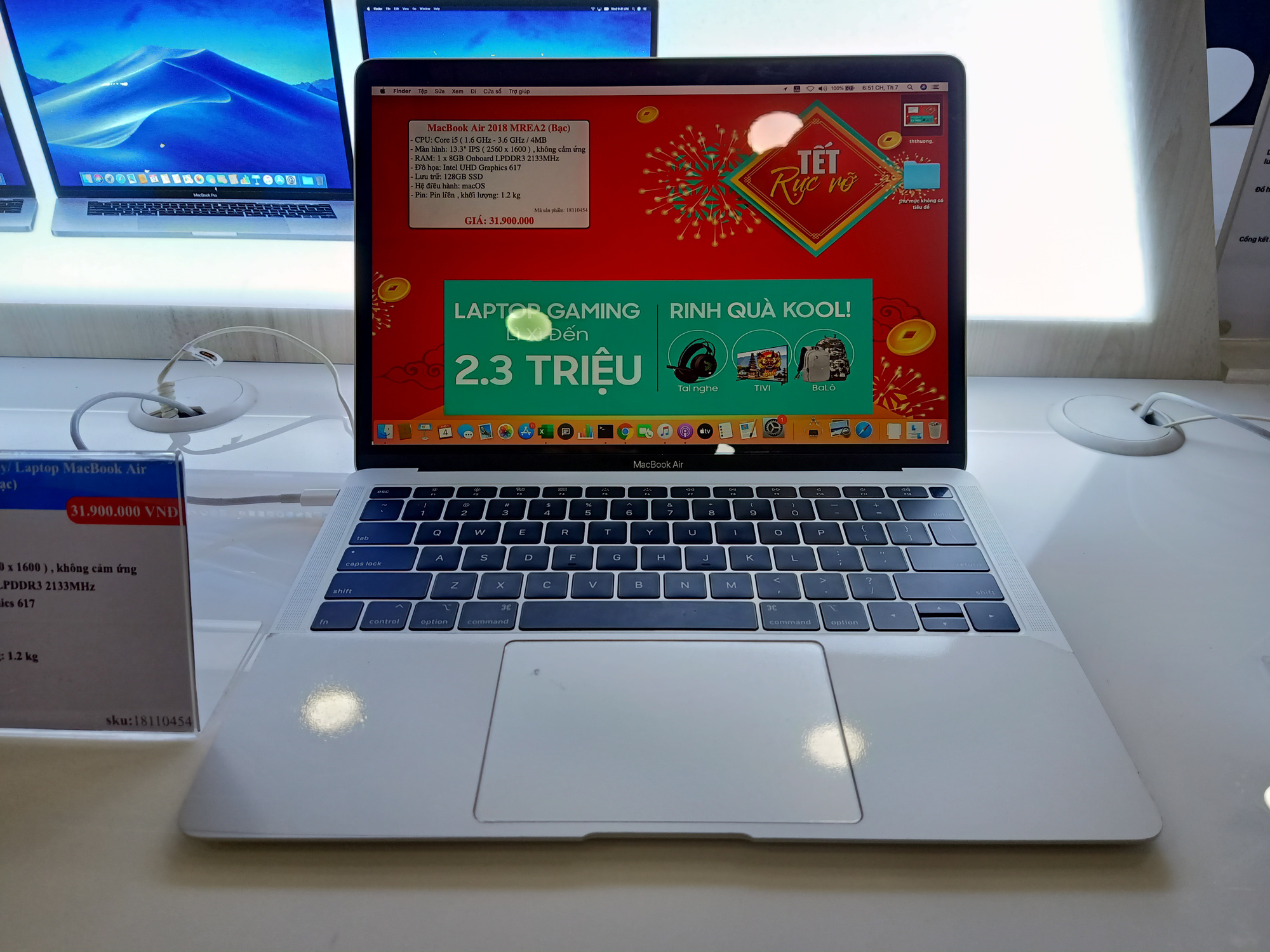 Laptop giảm giá tuần này: Macbook được ưu đãi thêm, máy Windows ưu đãi cho CPU Intel thế hệ 10 - Ảnh 1. Laptop giảm giá tuần này: Macbook được ưu đãi thêm, máy Windows ưu đãi cho CPU Intel thế hệ 10 - Ảnh 1.