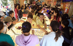 Vàng lại mất hơn nửa triệu đồng mỗi lượng sau 1 đêm, quay về vùng giá 43,5 triệu