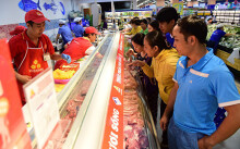Giá heo hơi xuống dưới 80.000 đồng/kg, doanh nghiệp TP HCM hứa giảm sâu giá thịt heo hai ngày 29 và 30 Tết Canh Tí