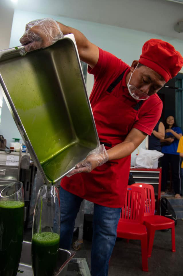 Chuyện lạ từ những chiếc bánh chưng làm bằng máy bán chạy như tôm tươi - Ảnh 2. Chuyện lạ từ những chiếc bánh chưng làm bằng máy bán chạy như tôm tươi - Ảnh 2.