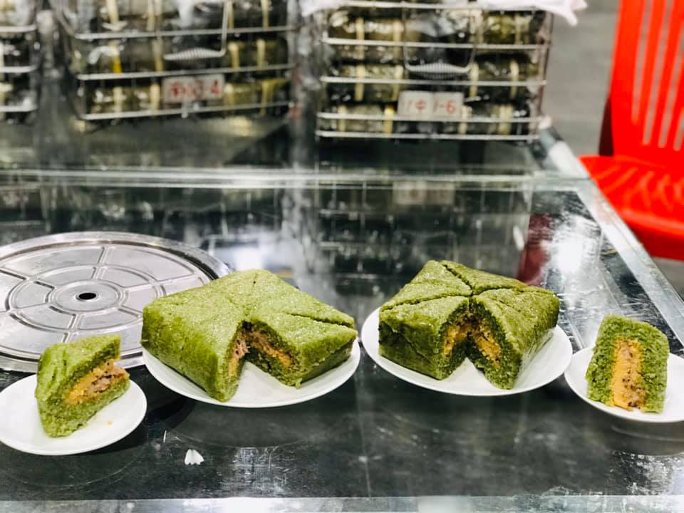 Chuyện lạ từ những chiếc bánh chưng làm bằng máy bán chạy như tôm tươi - Ảnh 8. Chuyện lạ từ những chiếc bánh chưng làm bằng máy bán chạy như tôm tươi - Ảnh 8.
