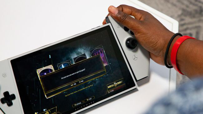 Alienware ra mắt Concept UFO thiết bị chơi game Windows 10 dạng " Switch" - Ảnh 3. Alienware ra mắt Concept UFO thiết bị chơi game Windows 10 dạng " Switch" - Ảnh 3.