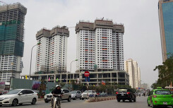 Doanh nghiệp bất động sản xoay vốn ở đâu khi ngân hàng 'siết' cho vay?